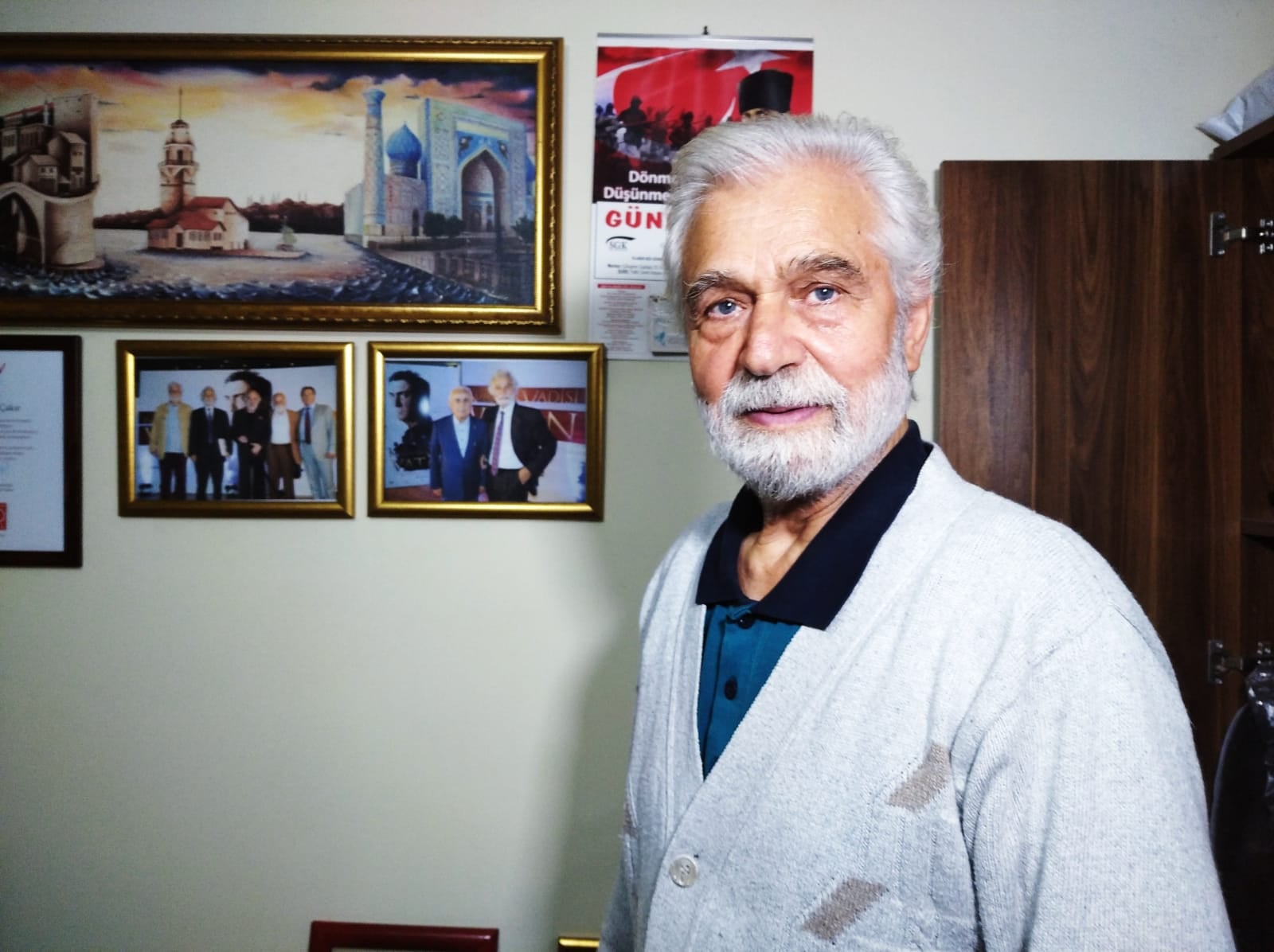 Levent Çakır : "Acıdan geberen eski Yeşilçam emektarı" fotoğraflarının ve onlara eşlik eden ağlak haberlerin tashihidir.
